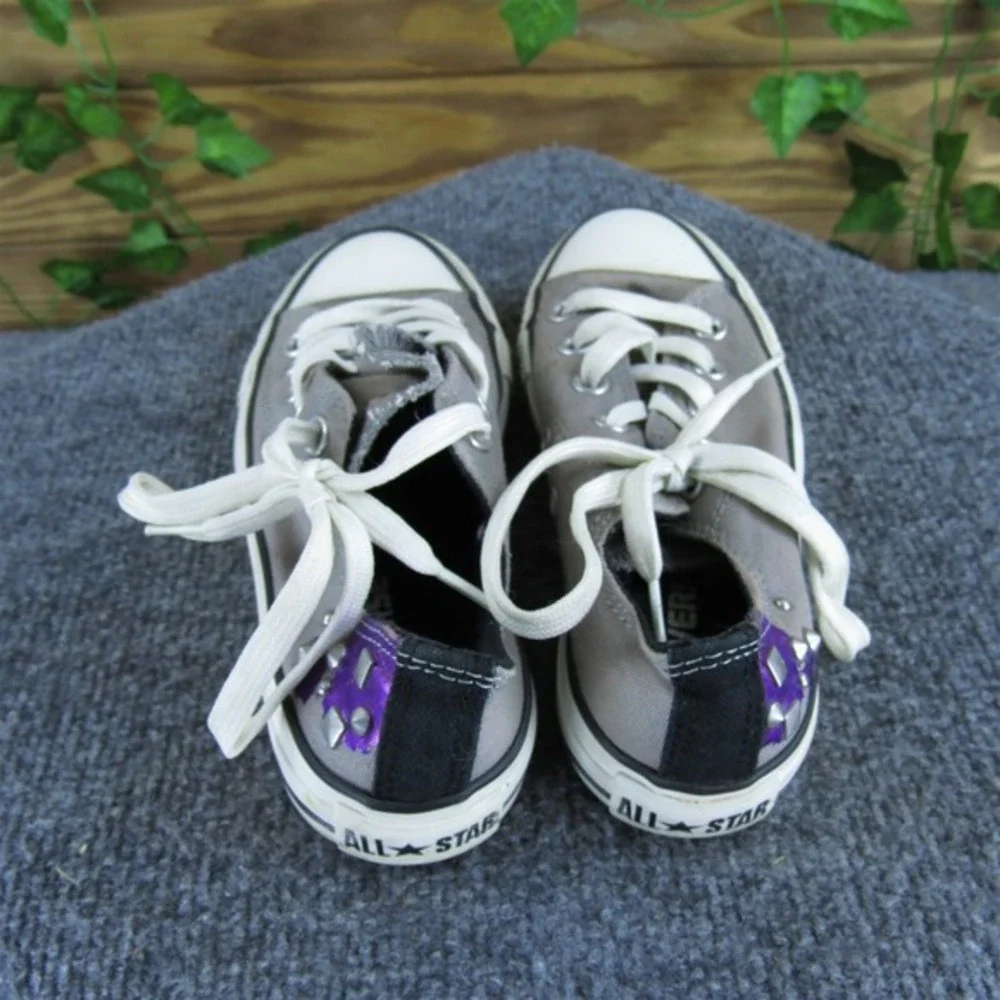 Converse Women's Low Top Sneaker Gray Fabric Sz 5 Medium‎ Gently Used 2025